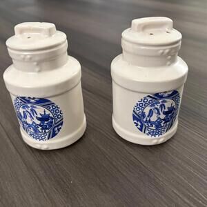 Vintage McCoy Stoneware Blue Willow Salt & Pepper Shakers USA Made 4"